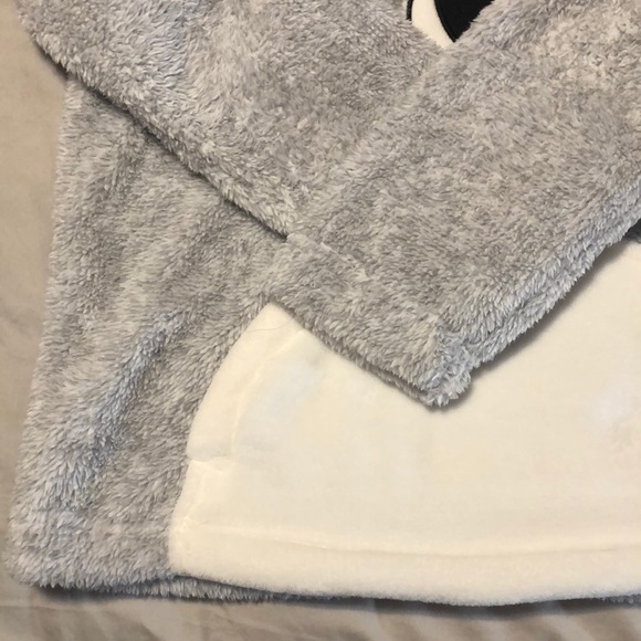 La Vie en Rose Ultra Soft Plush Long Sleeves Shirt - Picture 5 of 8